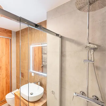 Apartment Butterfly Luxury Kasprowicza Klimatyzacja, Prywatny Parking, Basen & Fitness W Cenie Kolobrzeg